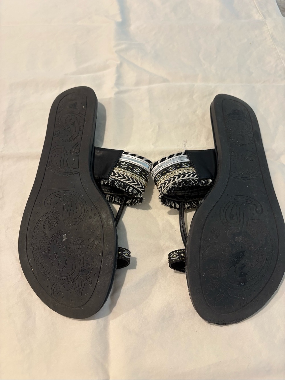 Piarossini Black Embellished Toe-Loop Slide Sandals - Picture 4 of 5